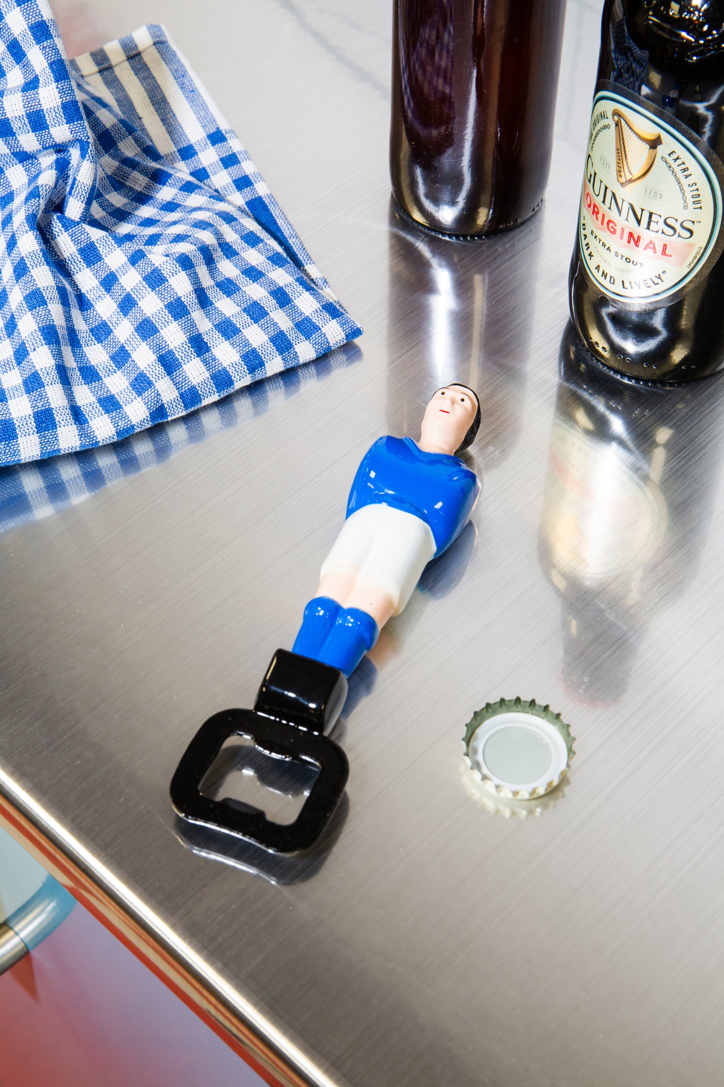 Abridor de botellas jugador de futbolín Azul